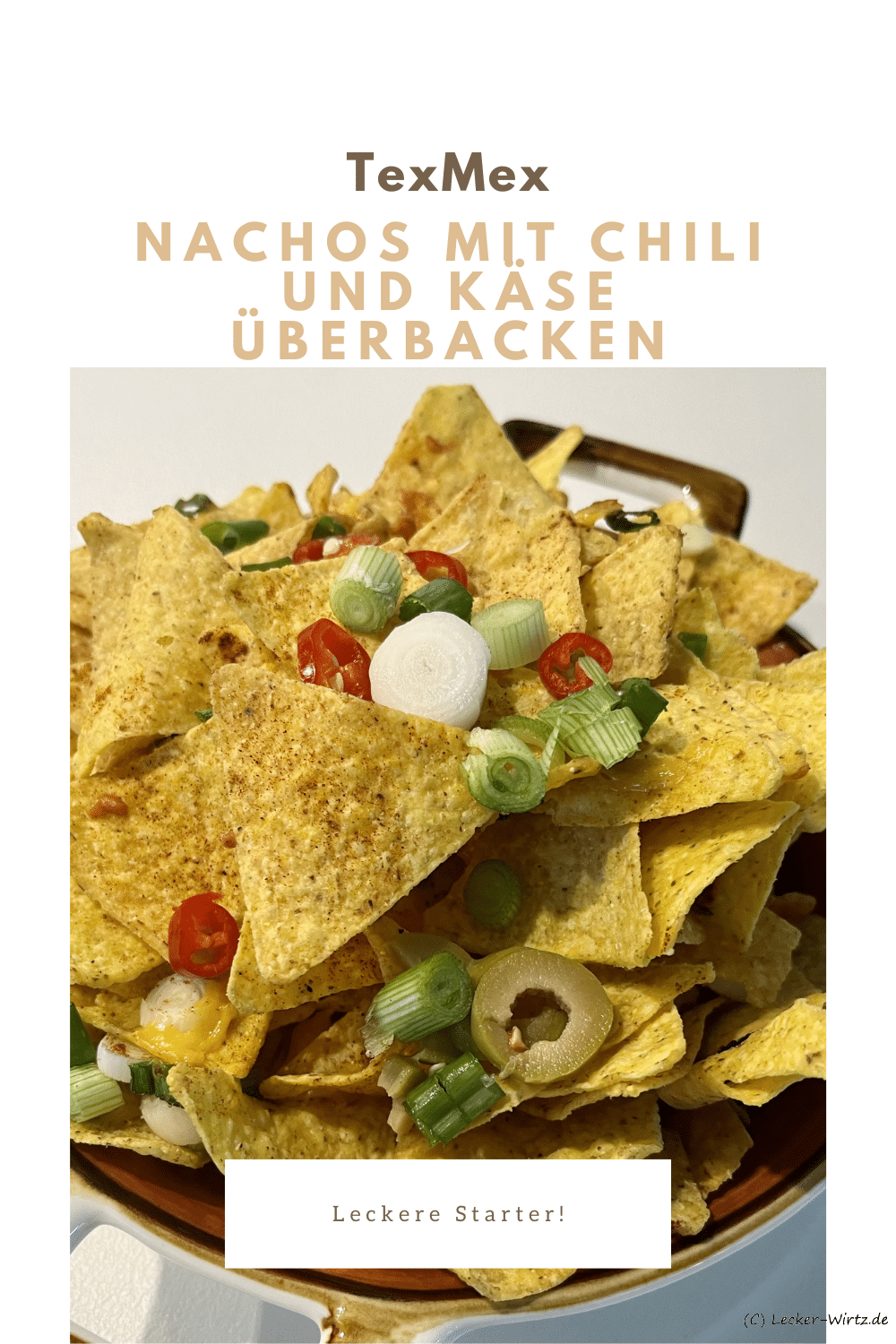 Nachos mit Chili und Käse überbacken