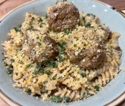 Fussili borgognone – Pâtes Bourguignon mit Boulette D’Amour