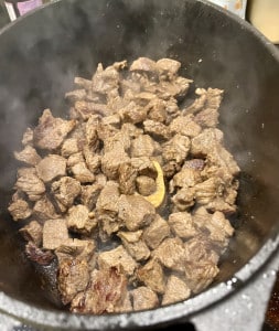 Austretende Flüssigkeit abschöpfen und aufbewahren