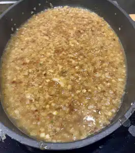 Zwiebeln anschwitzen