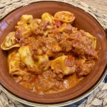 Tortellini mit Bacon-Tomatensauce
