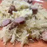 Sauerkraut mit Mettenden und Kartoffelpüree
