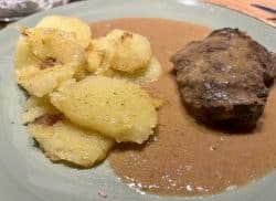 Kalbsbäckchen mit gebratenen Klößen – Reste Essen