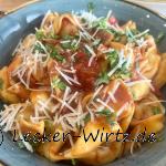 Tortellini mit Caponata und Parmesan