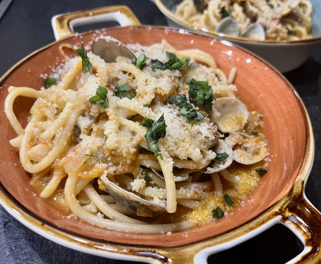 Pici alle vongole - toskanische Spaghetti mit Venusmuscheln