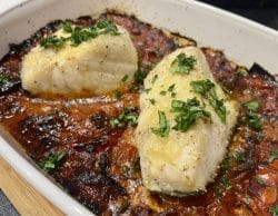 Skrei auf Tomatenbett – grido con salsa di pomodoro al forno