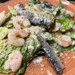 Romanasalat mit Sardinen und Krabben