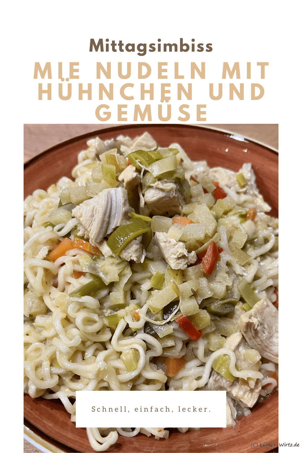 Mie Nudeln mit Hühnchen und Gemüse