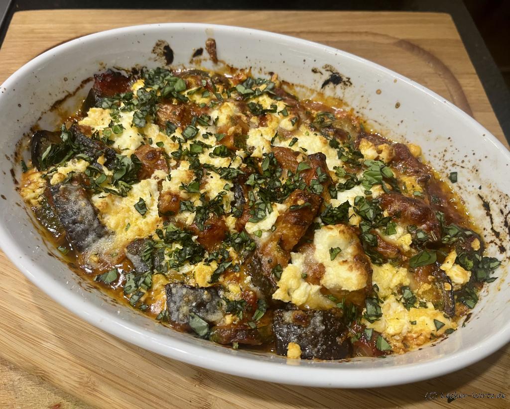 Griechische Aubergine mit Zucchini und Feta