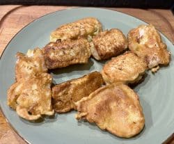 Gemischte Fischhäppchen im Bierteig