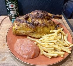 Kip met patat en appelmoes – Hähnchen, Pommes und Apfelmus