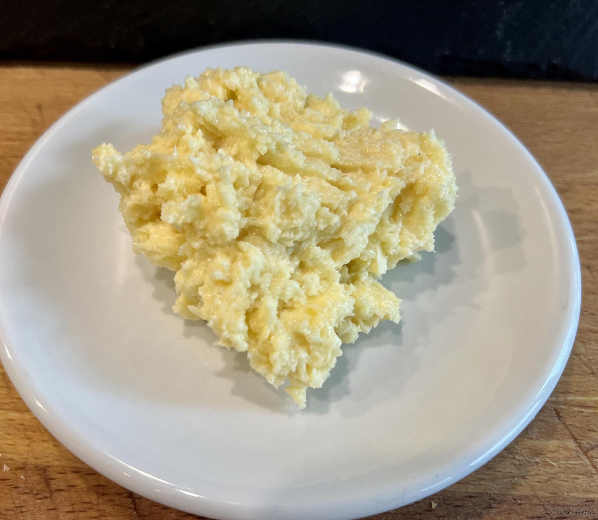 Parmesan-Butter für jede Grillparty selbstgemacht Parmesan-Butter für jede Grillparty selbstgemacht