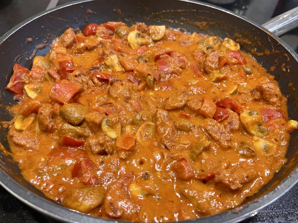 Fussili mit Salsiccia und Paprika-Champignon Sauce