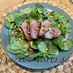 Gebratene Entenbrust auf Spinatsalat mit Orangen-Granatapfel Vinaigrette