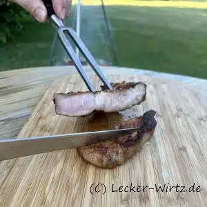 Nackensteak anschneiden