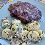 Nackensteaks vom Holzkohlegrill mit Kartoffelsalat