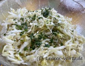Krautsalat aus Spitzkohl