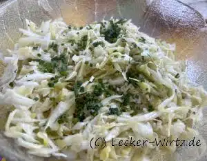 Krautsalat aus Spitzkohl