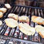 Geröstetes Weißbrot vom Holzkohlefeuer