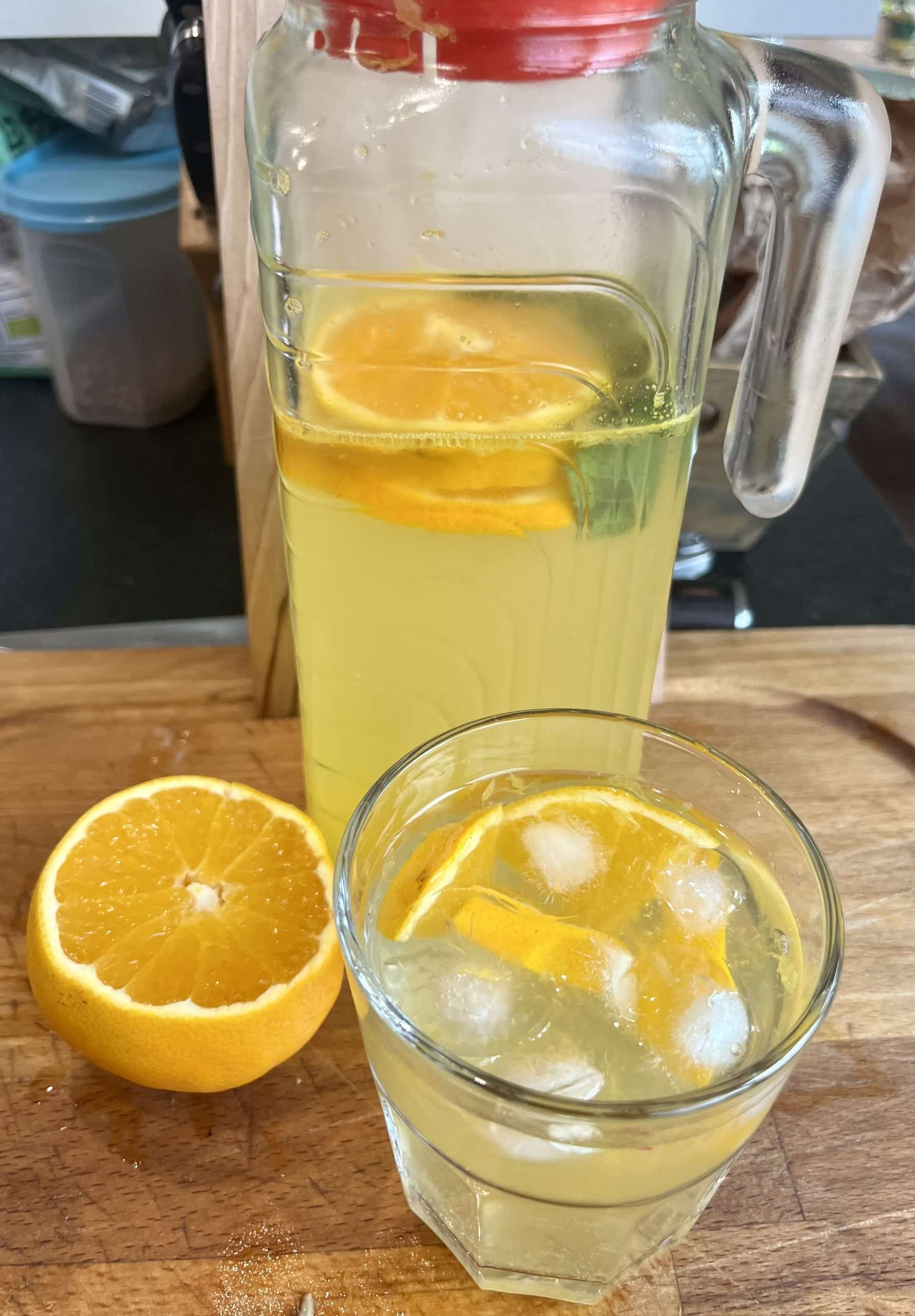 Ingwer-Zitronen Limonade mit Verbene Ingwer-Zitronen Limonade mit Verbene