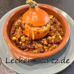 Mexikanisches Hokkaido-Bömbchen mit Chili con Carne
