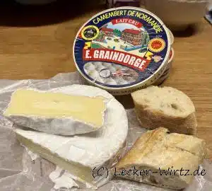 Camembert AOP mit Baguette