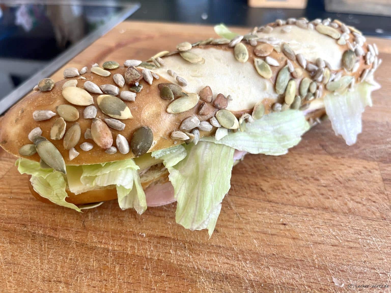 Schinken-Käse-Salat Laugenstange