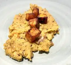 Kürbis-Polenta mit gebratenem Hokkaido und Südtiroler Speck
