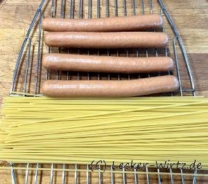 Spaghetti und Würstchen