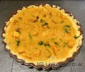 Die Kürbismasse darüber gießen