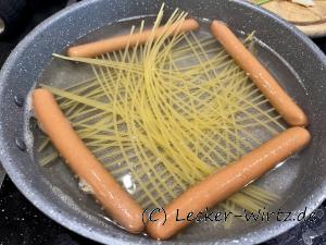 In einer Pfanne im Wasser ca. 12 min sieden