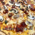 Pizza Nduja mit Champignons und Kapern