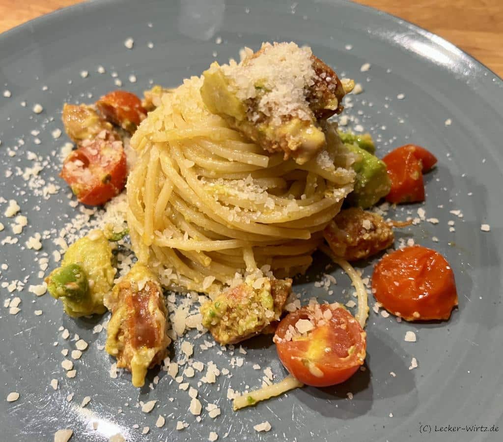 Spaghetti mit Avocado und Chorizo