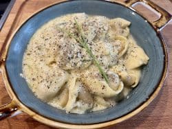 Tortellini in Knoblauch-Parmesan Sauce