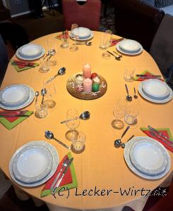 Schlichte weihnachtlich Tischdeko