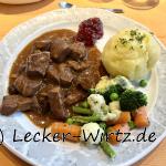 Wildschweingulasch mit Klößen und Leipziger Allerlei