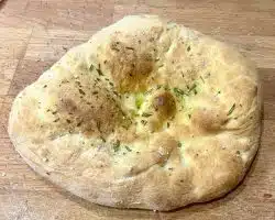 Pizza Pane mit Olivenöl und Rosmarin