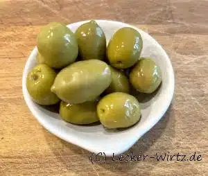 grüne Oliven
