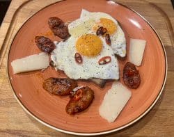 Strammer Julio - Spiegelei auf gebratener Chorizo