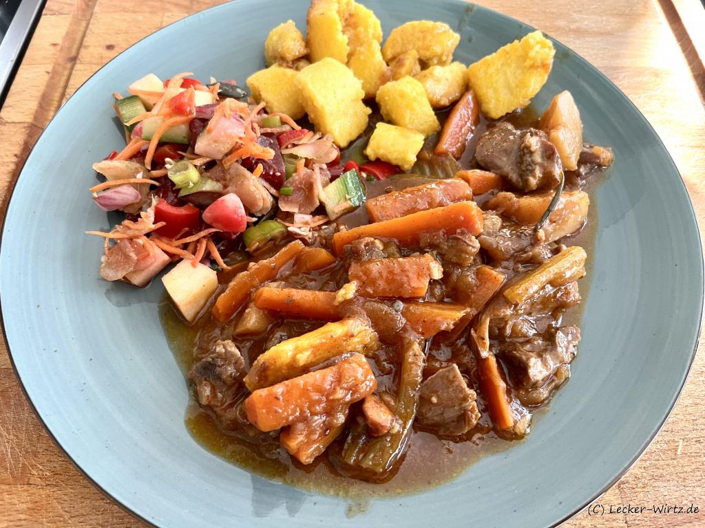 Südtiroler Lammragout mit Tiroler Bohnensalat und Polentaschnitten