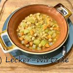 Kichererbsensuppe mit Sellerie und Möhren