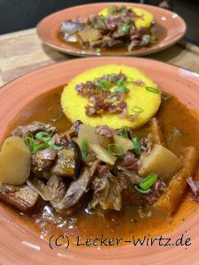 Südtiroler Lammragout mit Polentaschnitten