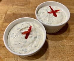 Mandel-Koriander-Joghurt Dip