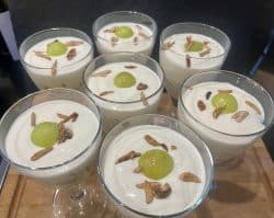 Griechische Mandel-Joghurt mit Trauben
