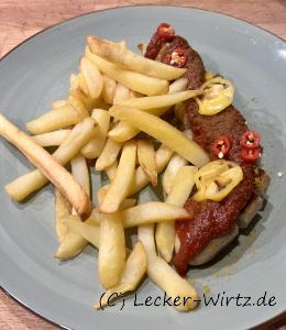Chili Currywurst mit Pommes Frites