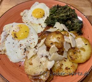 Spinat mit Ei und Bratkartoffeln