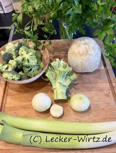 Zutaten für die Brokkoli-Lauch-Suppe mit Kurkuma