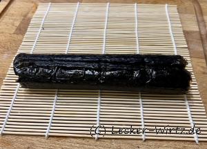 Sushi zusammenrollen