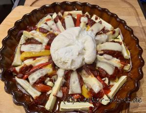 Nach 15 min den Burrata in die Mitte setzen.