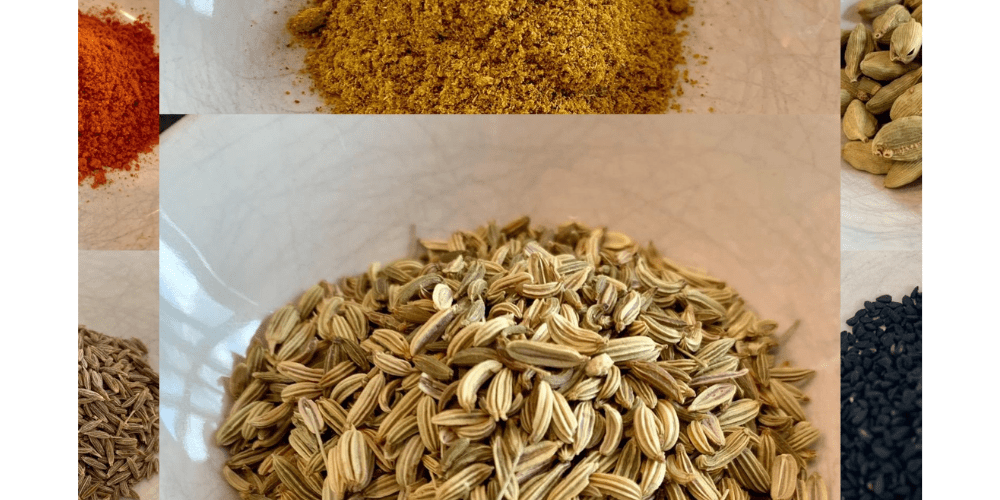 Eine Collage verschiedener gemahlener Gewürze, in der Mitte sieht man ungemahlenen Kreuzkümmel (Cumin) von LeckerGeWirtz